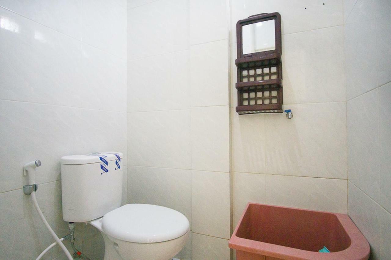 Отель Reddoorz @ Pematangsiantar 2 Экстерьер фото